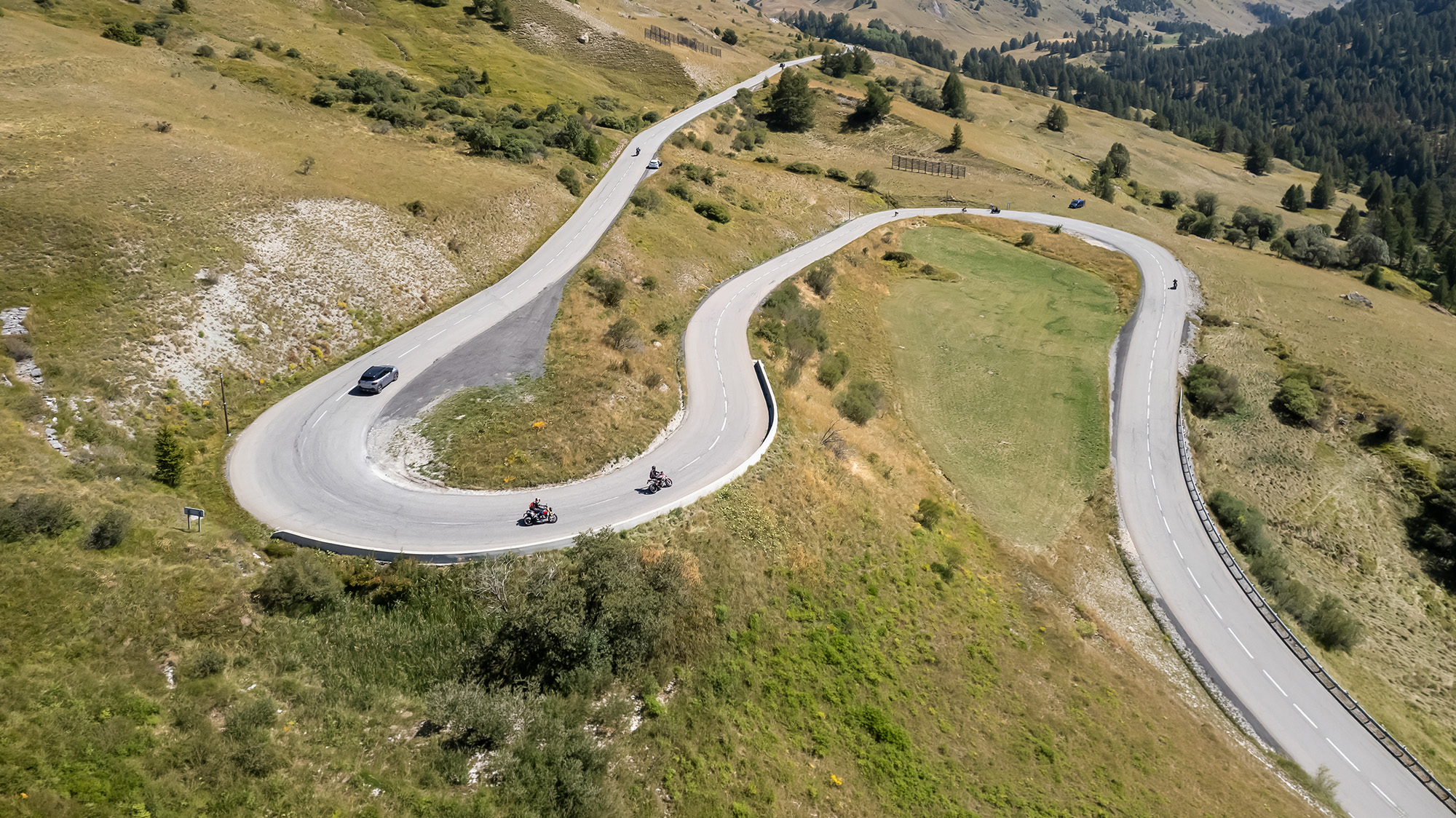 viree moto dans les hautes alpes