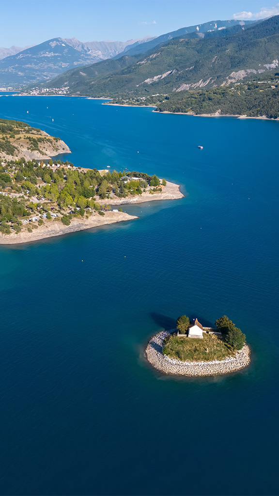 lac de serre poncon a 40 km du fontarache