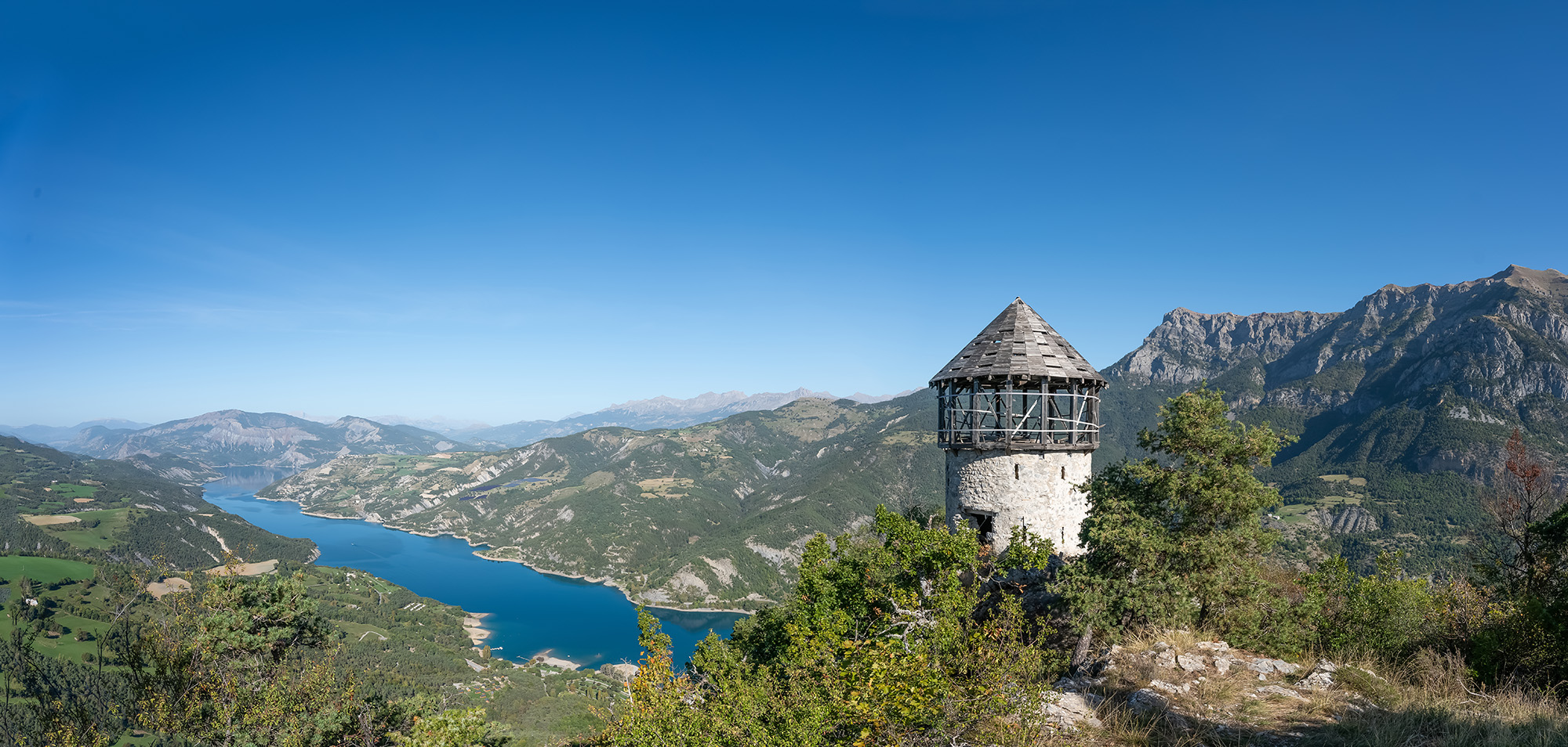 lac de serre poncon et tour vauban